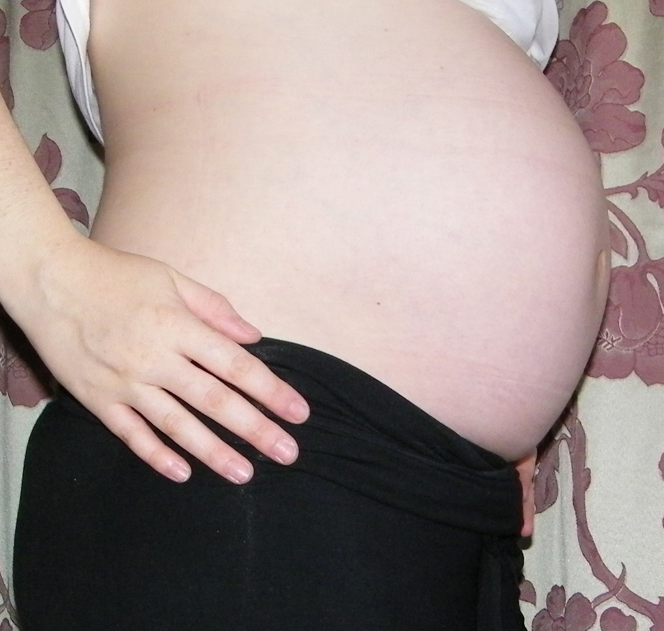 38 недель фото. Беременные животики. Форма живота беременной. Животы беременных двойней.
