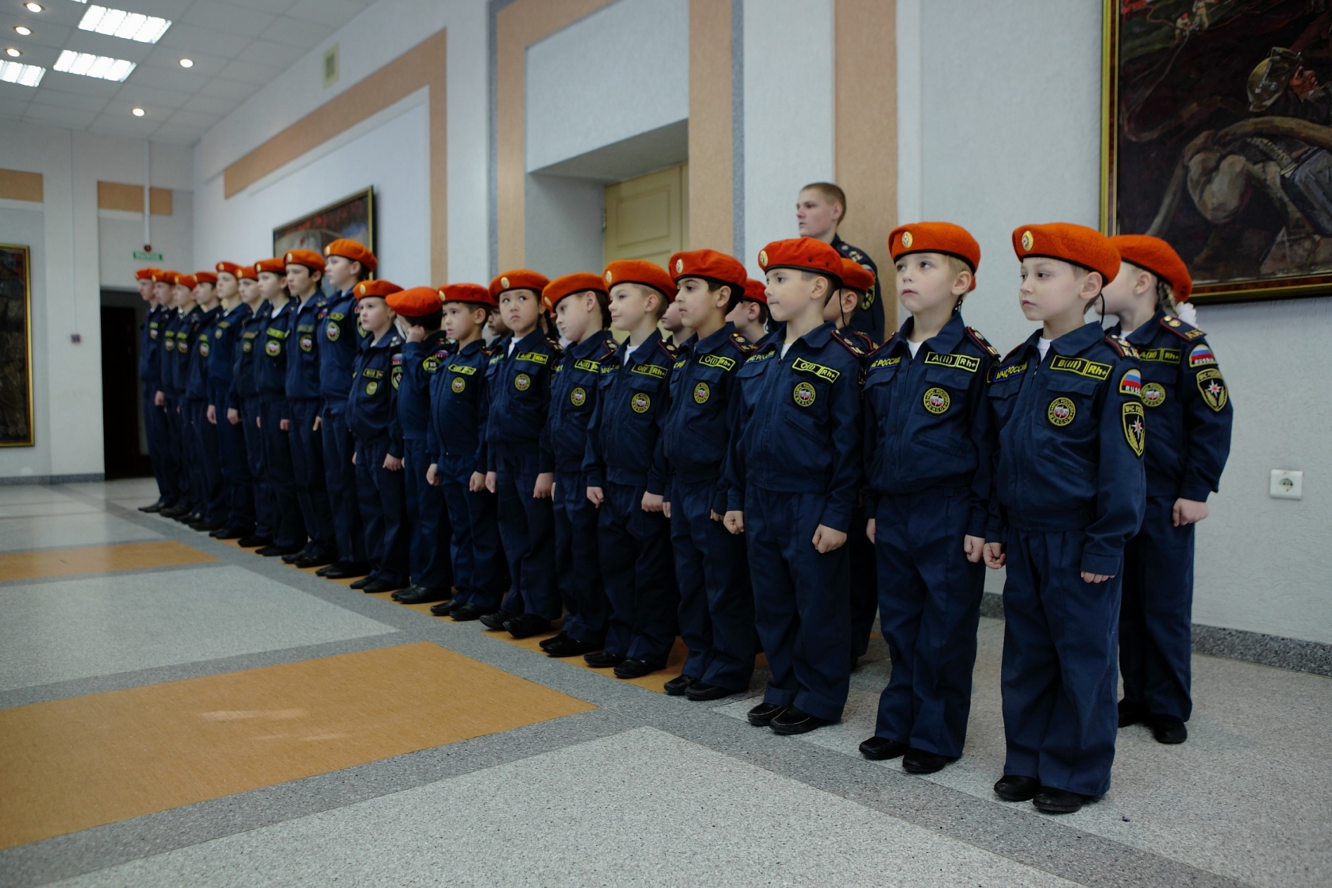 Школа мчс. Кадетский корпус МЧС России. Кадетский корпус МЧС Новосибирск. Кадеты МЧС России форма. МЧС университет кадетский класс СПБ.