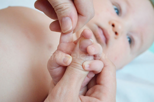 Массаж пальчиков малышу 1, 2, 3 месяцев