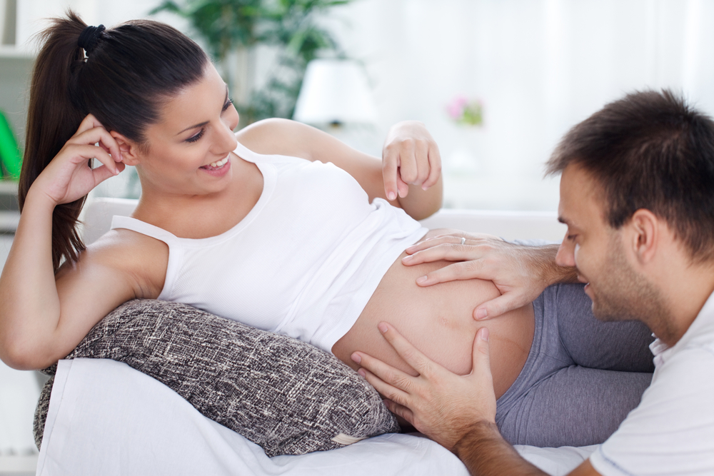 как порадовать беременную жену - сделать ей массаж